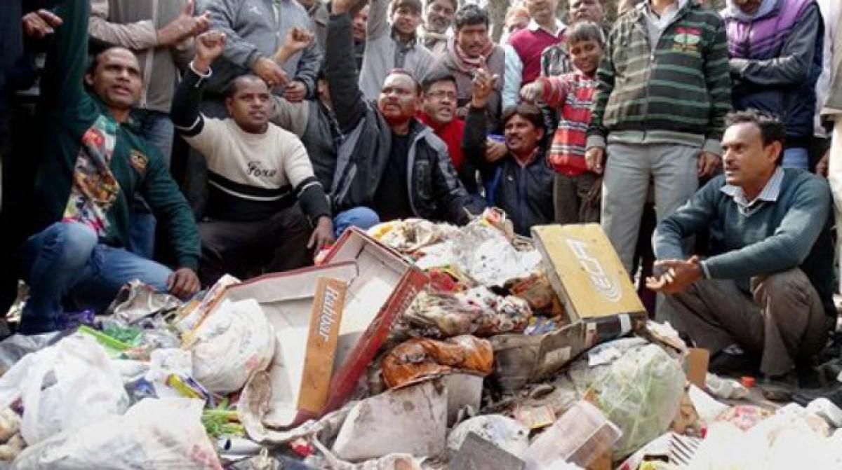 MCD strike: BJP, AAP throw garbage at each other